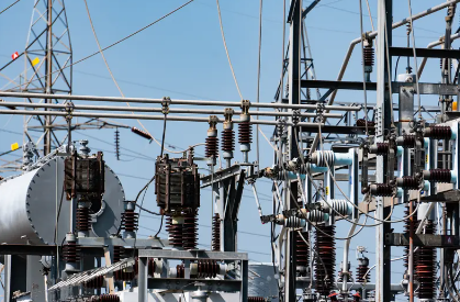 نظرة ثاقبة في الوقت الفعلي: كيف يعمل الجيل التالي من صواعق زيادة الجهد العالي على تخفيف مخاطر الجهد الزائد إلى ما يقرب من الصفر