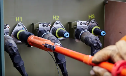 ما وراء نهايات الكابلات المنكمشة بالحرارة: كيف تضمن وصلات الكابلات المصبوبة مسبقًا موثوقية الختم مدى الحياة