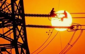 آليات الشيخوخة والوقاية من العوازل المركبة: تحليل مفصل لفقدان الكارهة للماء والكسر في حظائر المطاط السيليكون